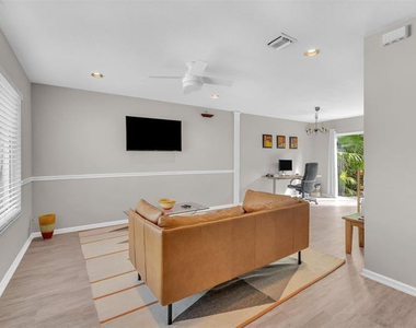4734 Sw 13th Place - Photo Thumbnail 9