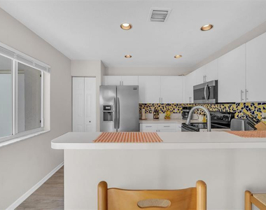 4734 Sw 13th Place - Photo Thumbnail 12