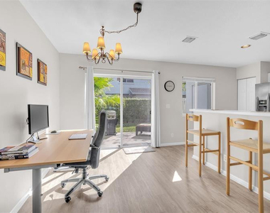 4734 Sw 13th Place - Photo Thumbnail 2