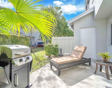 4734 Sw 13th Place - Photo Thumbnail 7