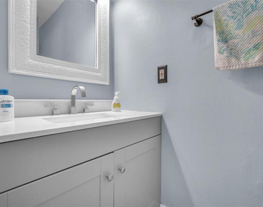 4734 Sw 13th Place - Photo Thumbnail 5