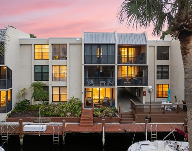 16 Royal Palm Way - Photo Thumbnail 20