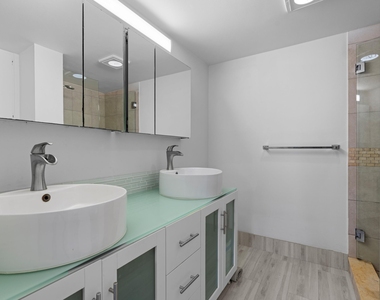 16 Royal Palm Way - Photo Thumbnail 12