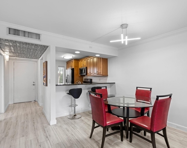 16 Royal Palm Way - Photo Thumbnail 7