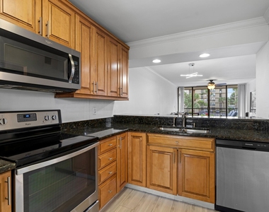 16 Royal Palm Way - Photo Thumbnail 8
