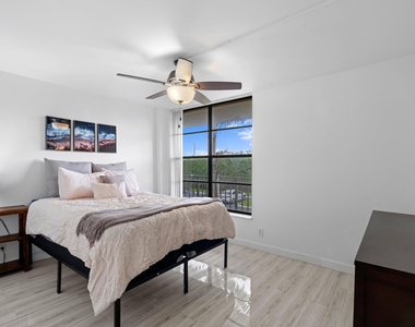16 Royal Palm Way - Photo Thumbnail 13