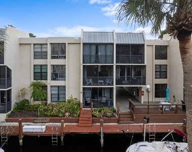 16 Royal Palm Way - Photo Thumbnail 17