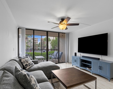 16 Royal Palm Way - Photo Thumbnail 5
