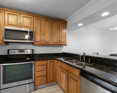 16 Royal Palm Way - Photo Thumbnail 9