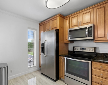 16 Royal Palm Way - Photo Thumbnail 10