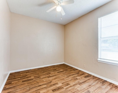 1111 N Nolan River Road - Photo Thumbnail 10