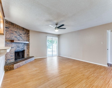 1111 N Nolan River Road - Photo Thumbnail 3