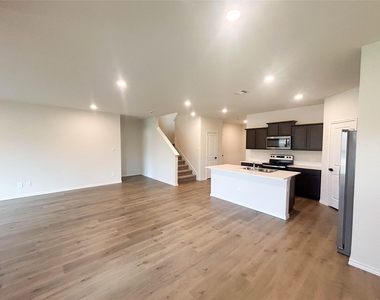 935 Keystone Court - Photo Thumbnail 9