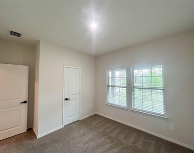 935 Keystone Court - Photo Thumbnail 3