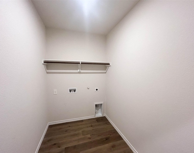 935 Keystone Court - Photo Thumbnail 6
