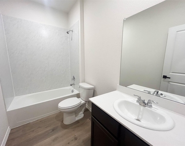 935 Keystone Court - Photo Thumbnail 5