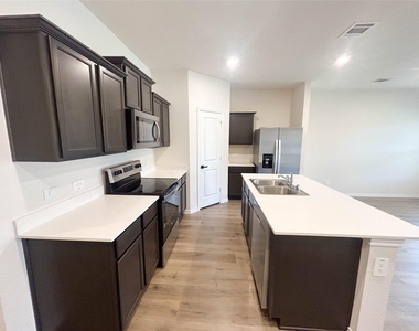 935 Keystone Court - Photo Thumbnail 7