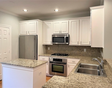 2480 Worthington Street - Photo Thumbnail 5