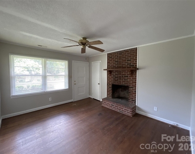 401 Jenny Street - Photo Thumbnail 3