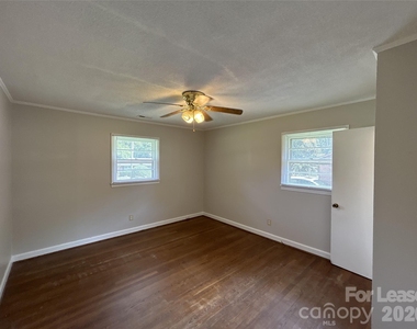 401 Jenny Street - Photo Thumbnail 4