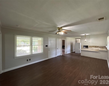401 Jenny Street - Photo Thumbnail 1