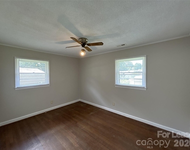 401 Jenny Street - Photo Thumbnail 6
