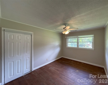 401 Jenny Street - Photo Thumbnail 8