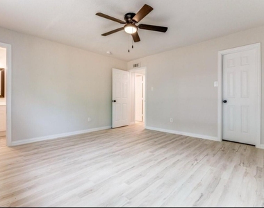 5428 Adams Drive - Photo Thumbnail 11