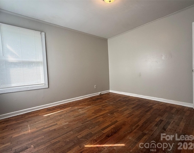 102 E Bradley Street - Photo Thumbnail 12