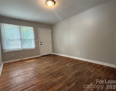 102 E Bradley Street - Photo Thumbnail 4