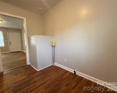 102 E Bradley Street - Photo Thumbnail 7
