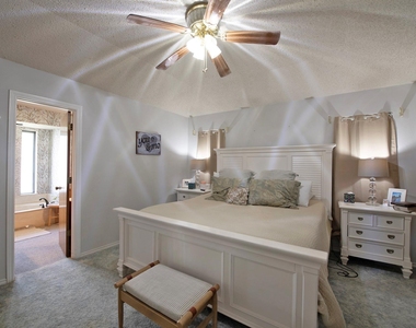 4709 Knollview Lane - Photo Thumbnail 17