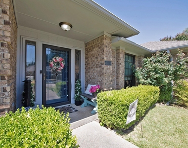 4709 Knollview Lane - Photo Thumbnail 2