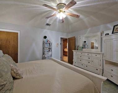 4709 Knollview Lane - Photo Thumbnail 18