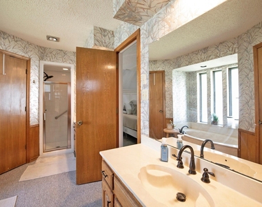 4709 Knollview Lane - Photo Thumbnail 20