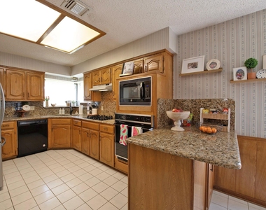 4709 Knollview Lane - Photo Thumbnail 14