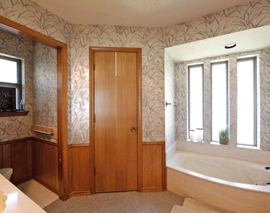 4709 Knollview Lane - Photo Thumbnail 19