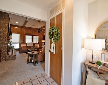 4709 Knollview Lane - Photo Thumbnail 7