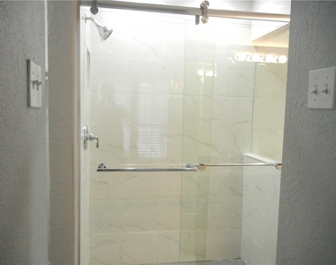18240 Midway Road - Photo Thumbnail 15