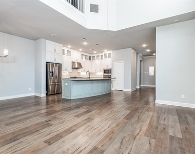 636 Courtyard Lane - Photo Thumbnail 8