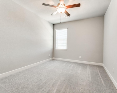 636 Courtyard Lane - Photo Thumbnail 3