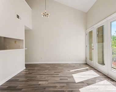 306 S Cedar Street - Photo Thumbnail 3