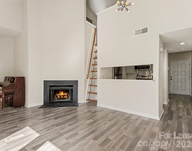 306 S Cedar Street - Photo Thumbnail 2