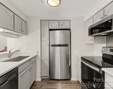 306 S Cedar Street - Photo Thumbnail 7