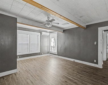 109 Dallas Avenue - Photo Thumbnail 10