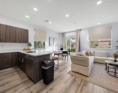 1559 W 26th Court - Photo Thumbnail 9