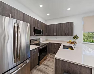 1559 W 26th Court - Photo Thumbnail 10