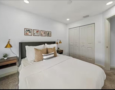 1559 W 26th Court - Photo Thumbnail 14