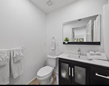1559 W 26th Court - Photo Thumbnail 11