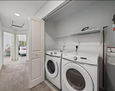 1559 W 26th Court - Photo Thumbnail 16